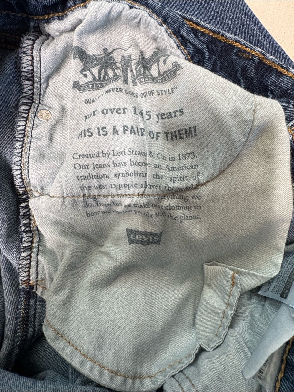 Levi's Light Blue Relaxed Fit Men's Jeans - Picture 2 of 9